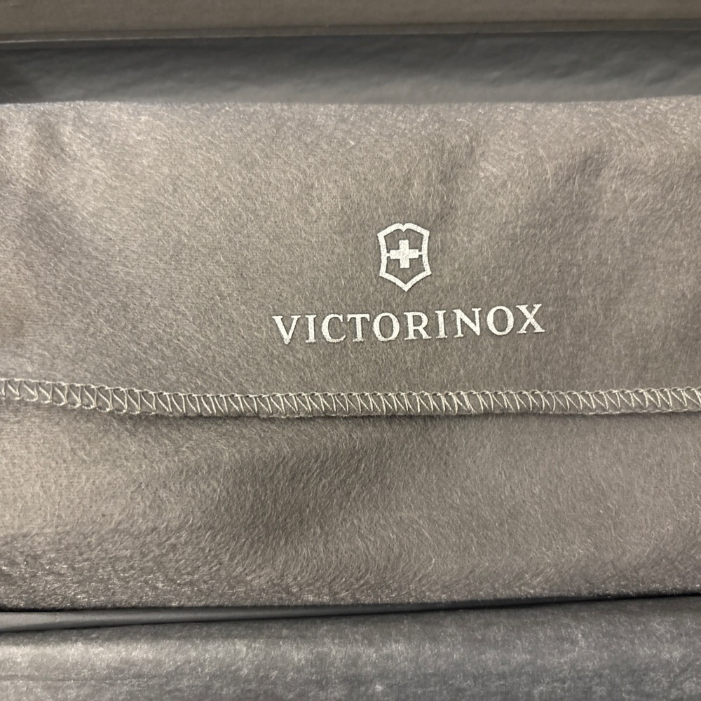 Victorinox Women's Navy Victoria Continental 2.0  Wallet - Picture 4 of 7